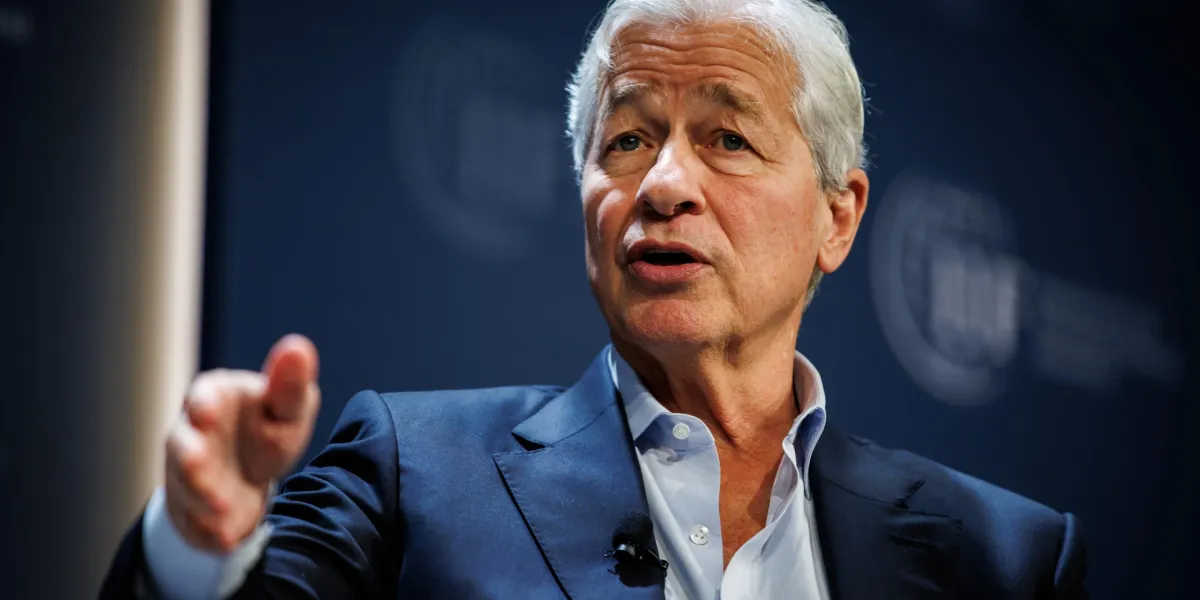 Jamie Dimon defends the U.S. war on Iran—and warns it’s pushing the economy into uncharted territory