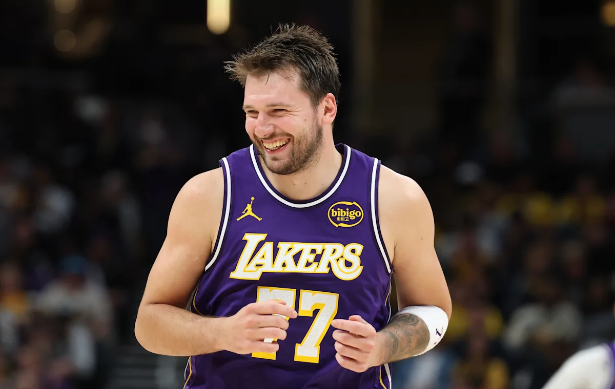 Lakers' Luka Dončić first to average 40 points over 6 road games since Michael Jordan in 1986, as Caitlin Clark snaps photos